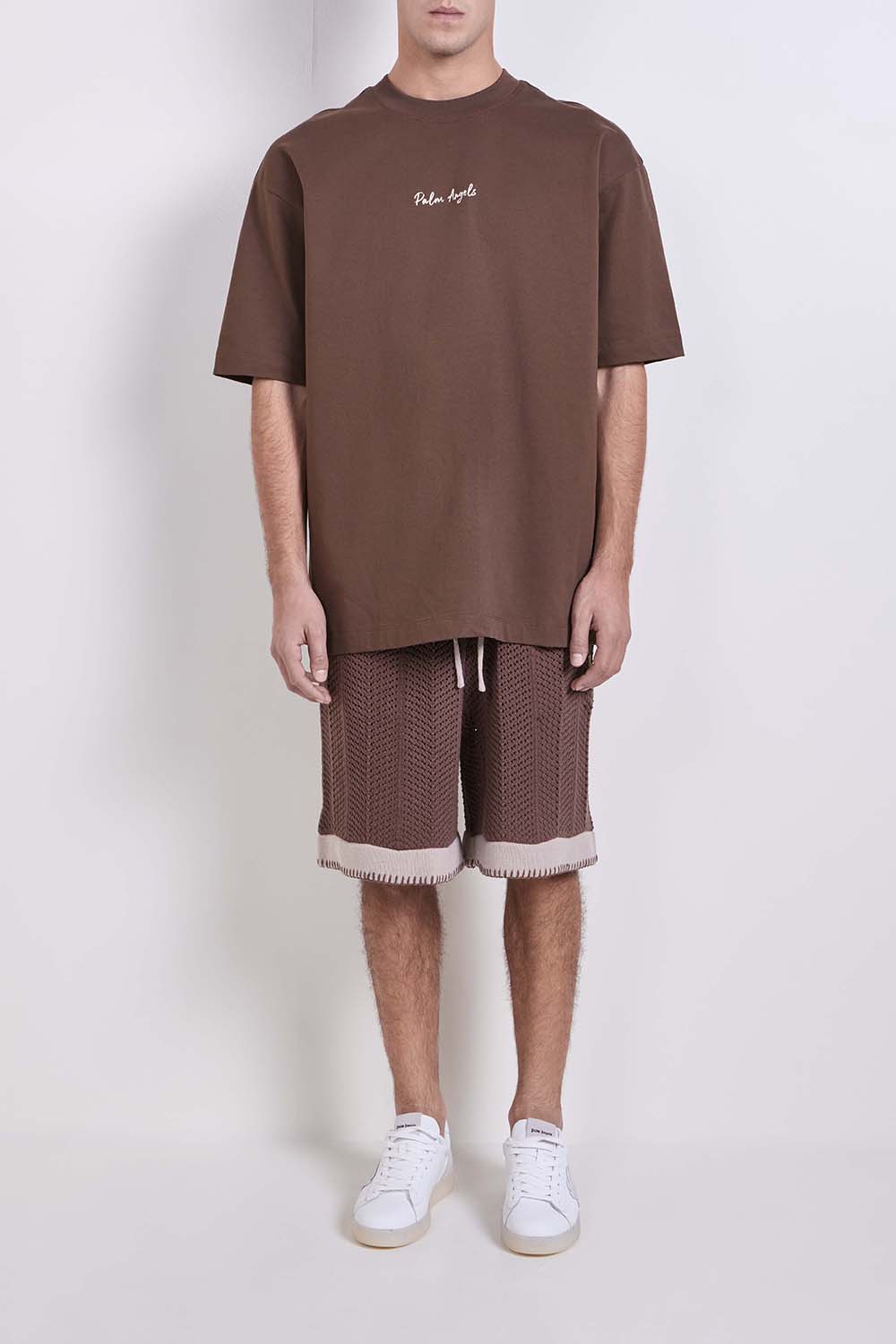 תמונת כל הלוק של חולצת טי אוברסייז